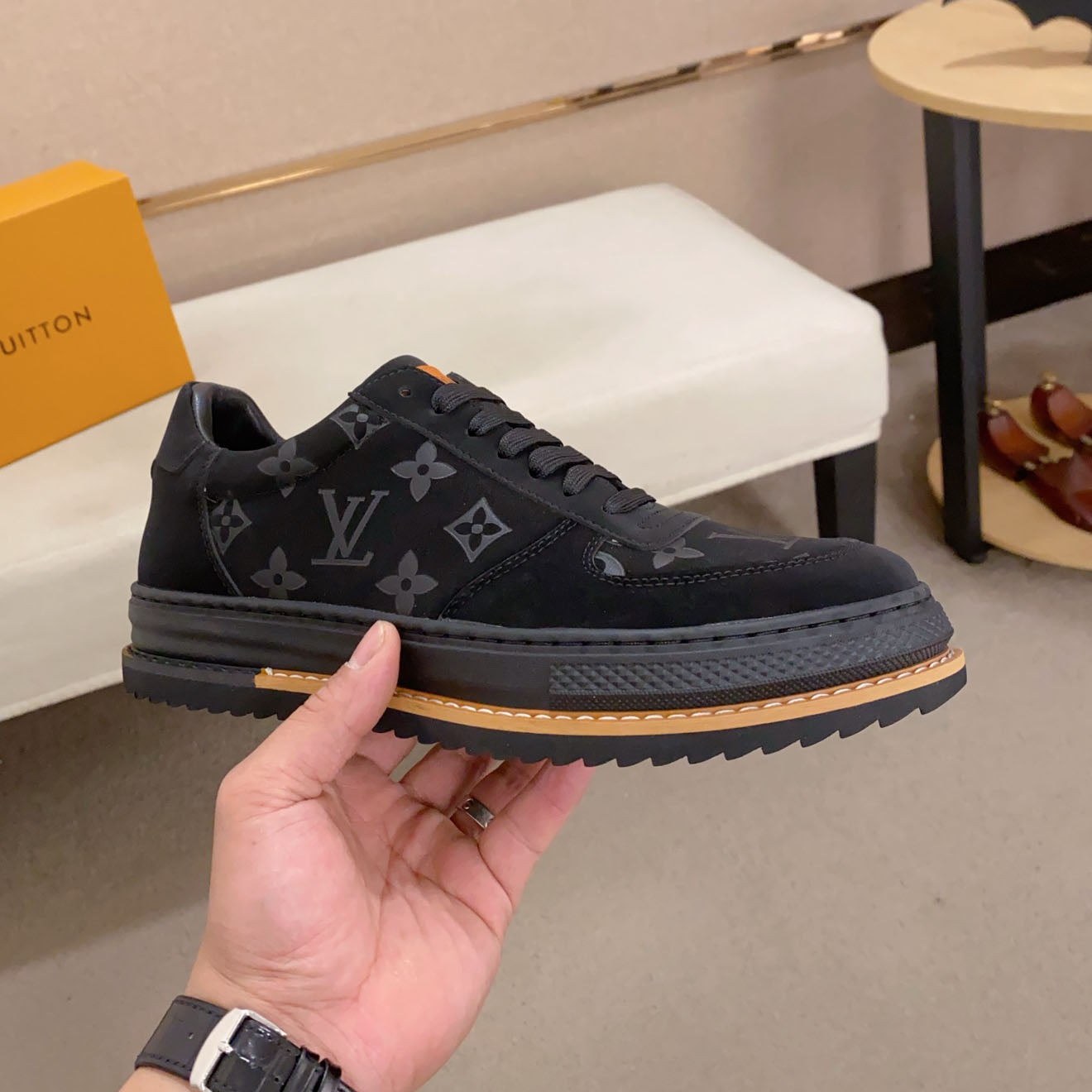 LV Sneaker 1825030301