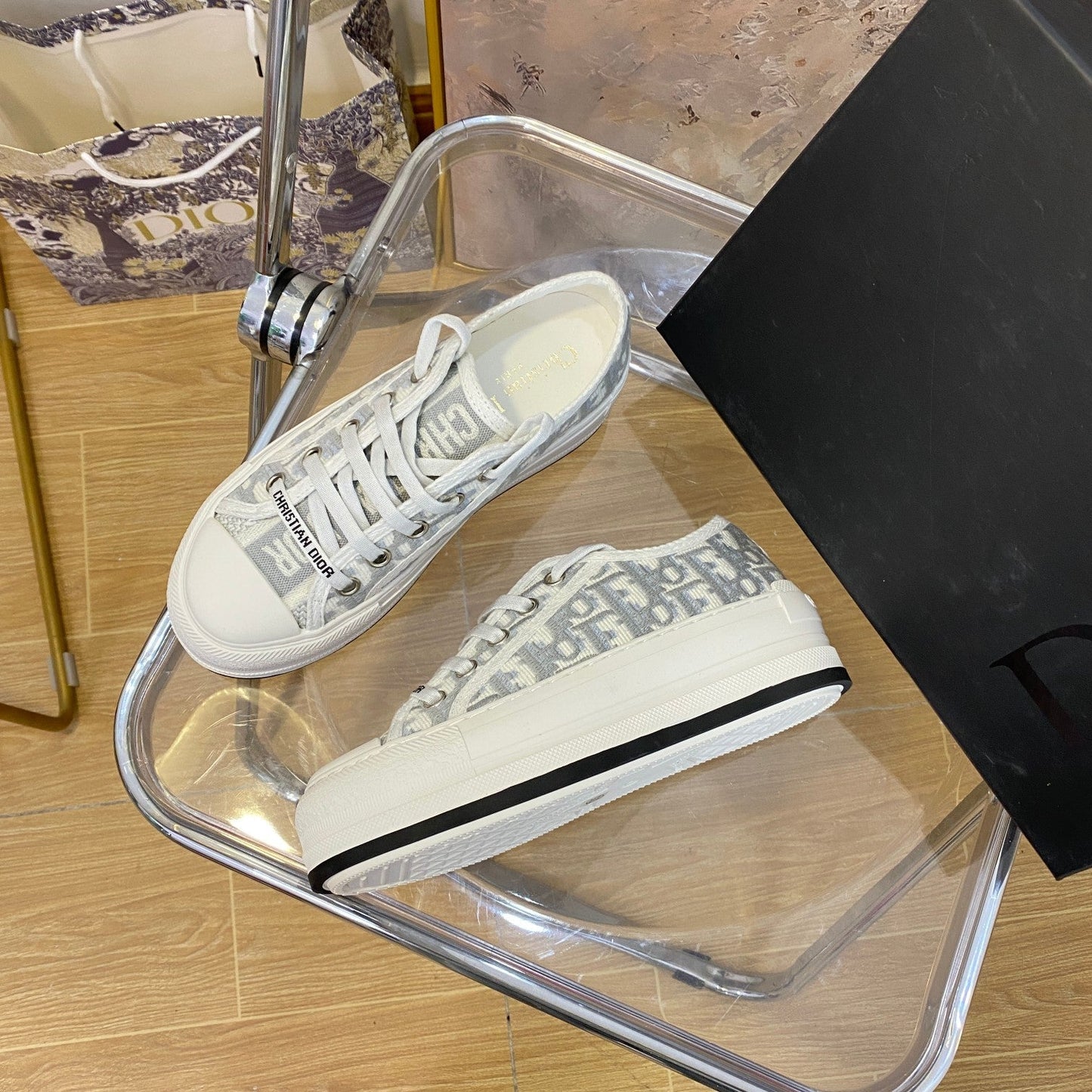 Low Top Classic Shoes XC0123072802