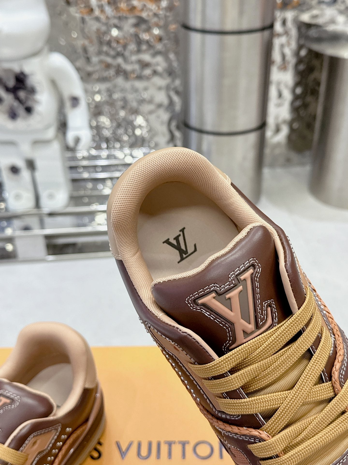 LV Trainer Sneaker 1825041702