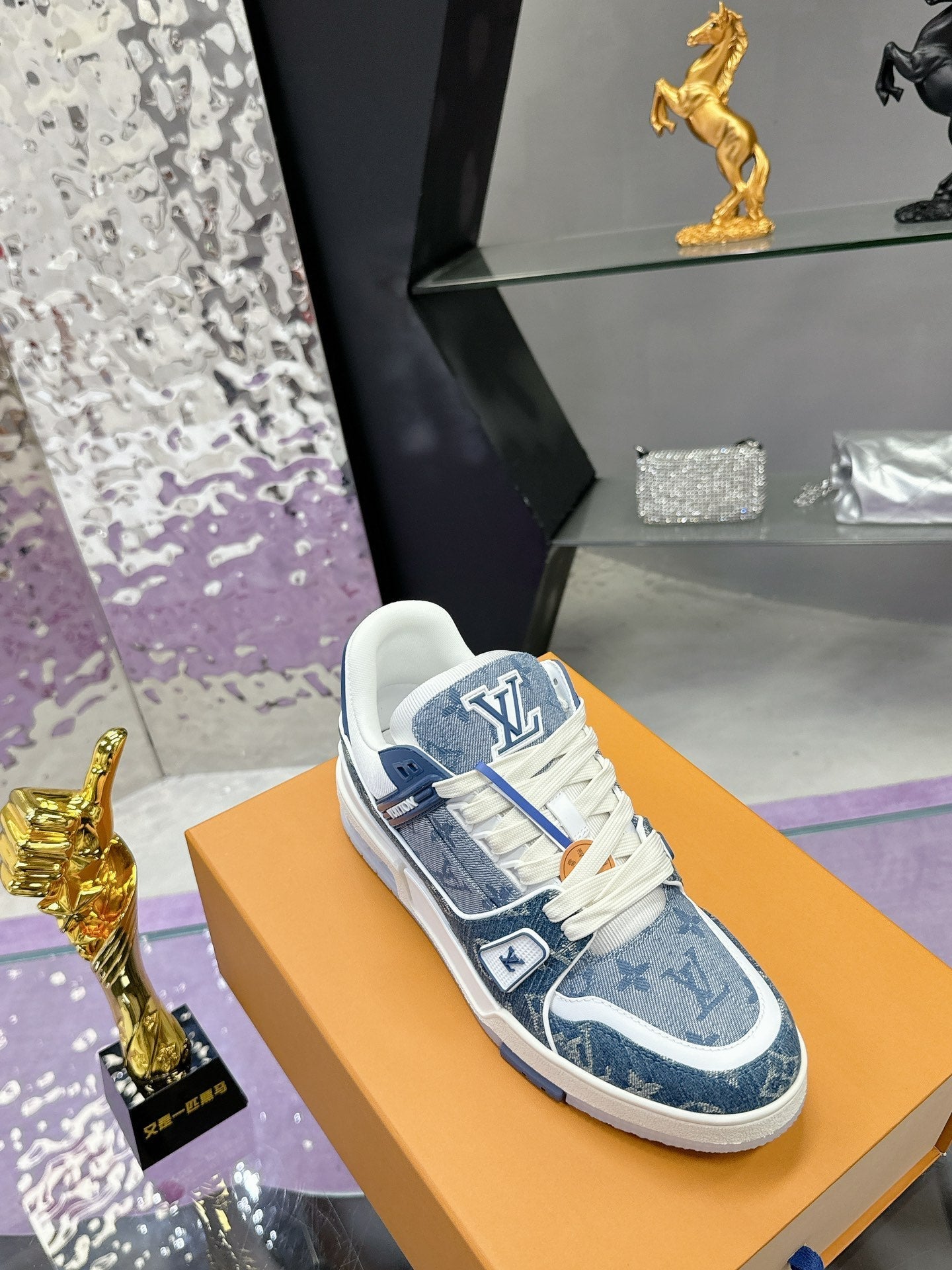 LV Trainer Sneaker 1824120915