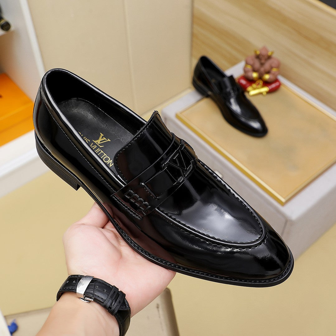 LV  Bright Leather Loafer 1825022804