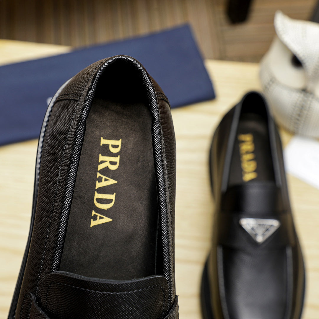PR Triangle logo loafers 1824091310