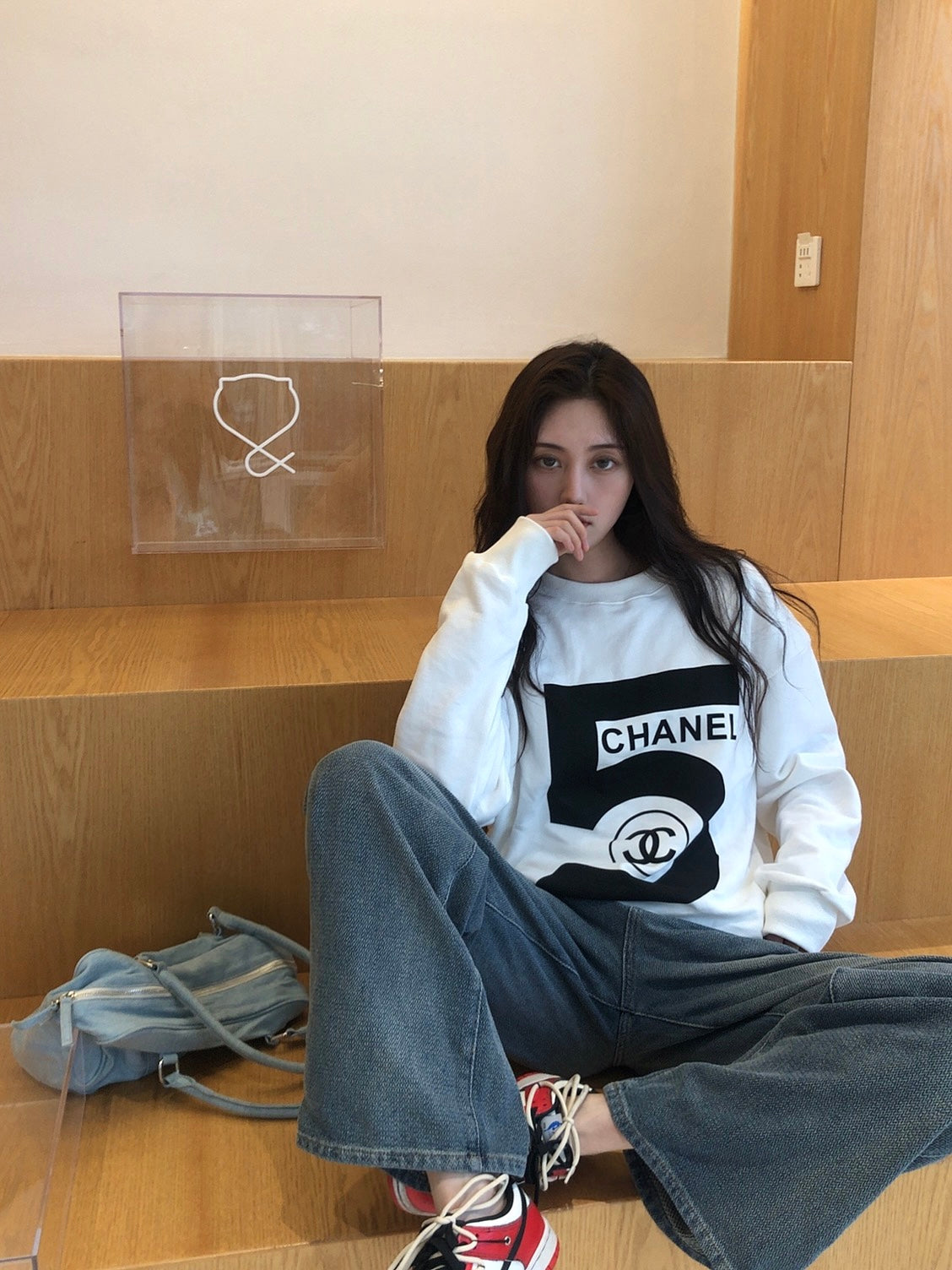Overlapping letter logo print sweatshirt XC0823101908