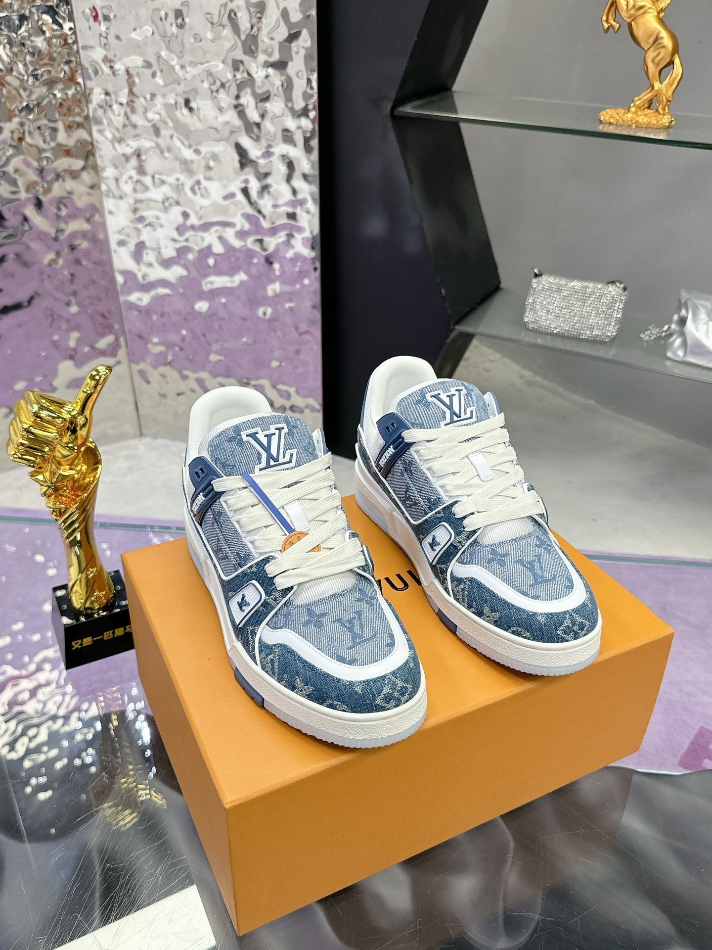 LV Trainer Sneaker 1824120915