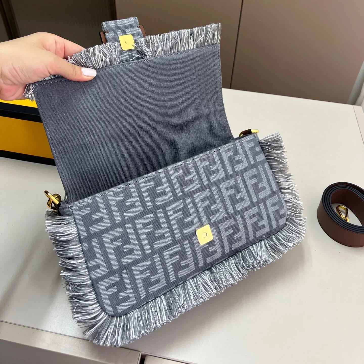 FD Tassel Baguette 1025070407