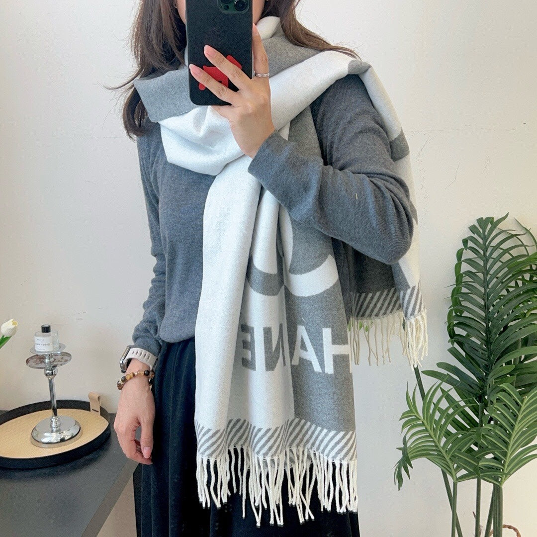 Cashmere scarf with two-tone letter logo design  24120202