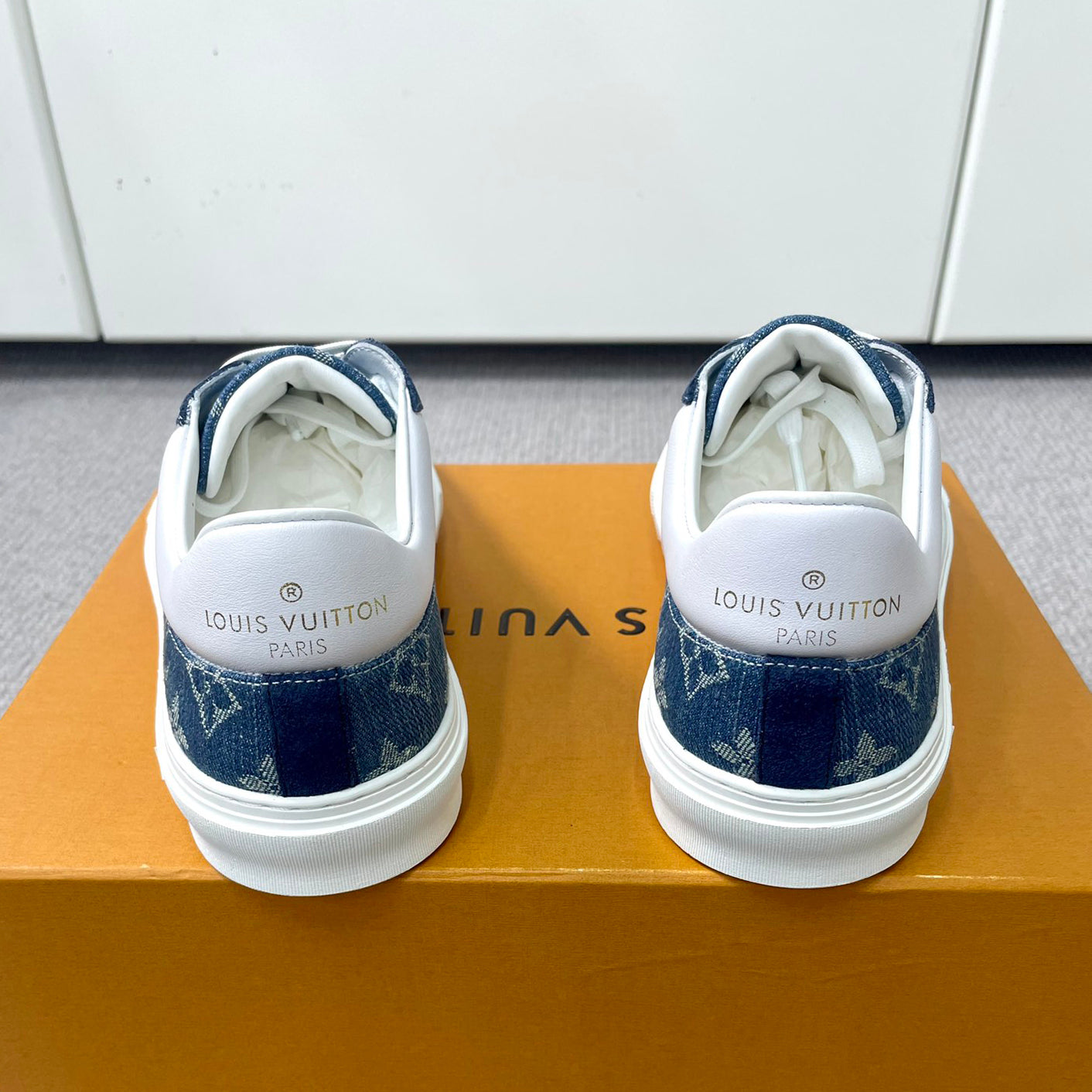 L fashionable casual sneakers 1824070203