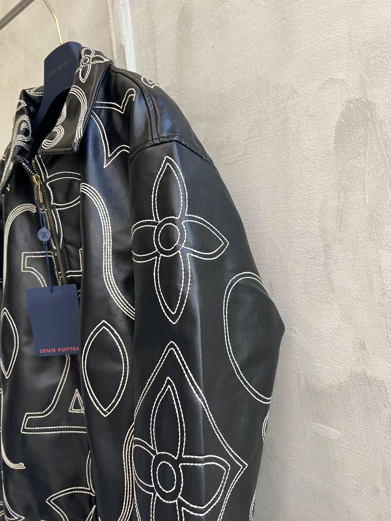 LV Fall/Winter 24 bomber jacket 1824092902