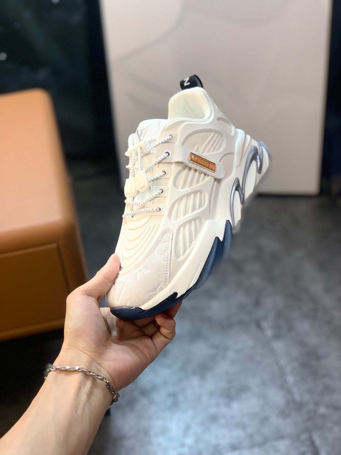 White casual fashion men's and women's thick-soled sneakers