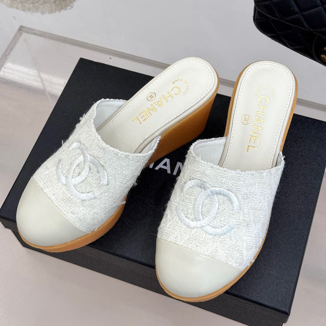 CH Chunky heel platform slippers 1825010703