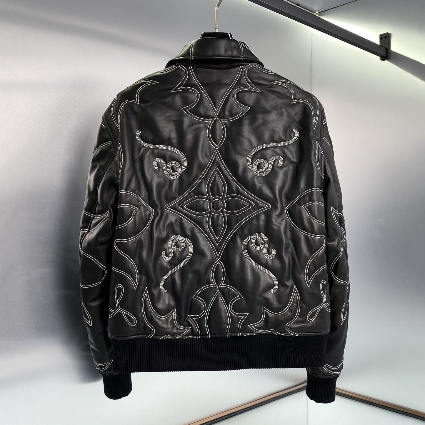 LV Fall/Winter 24 bomber jacket 1824092903