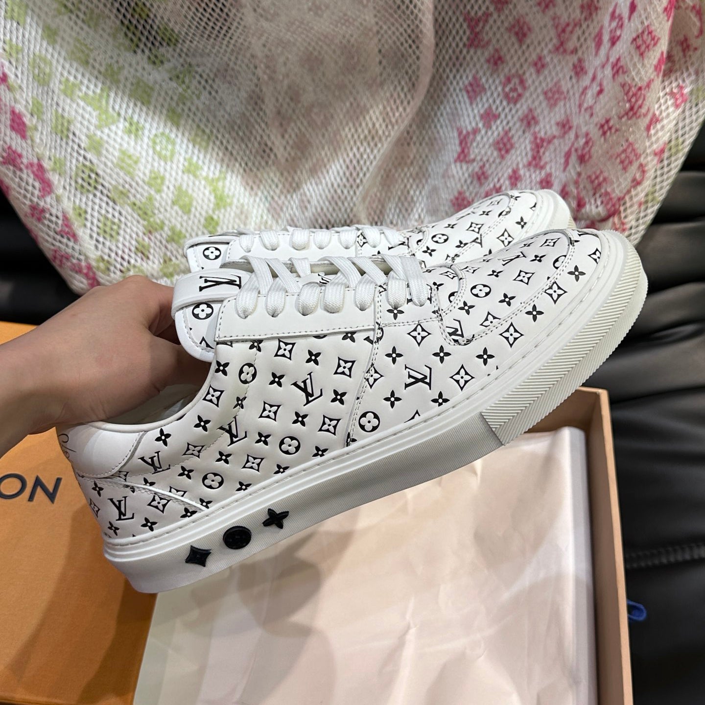 L Embossed Casual Sneakers 1824070205