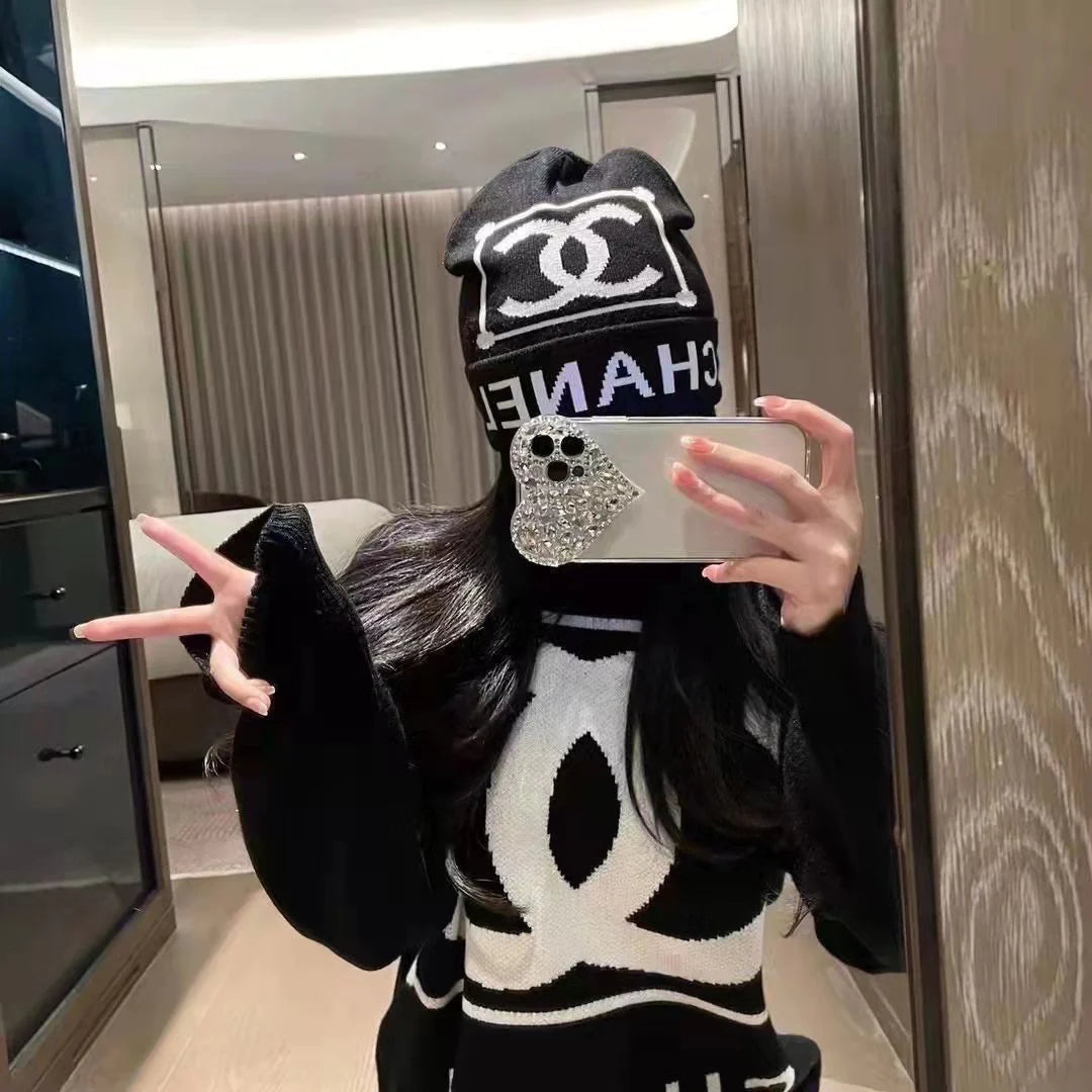 Black And White Contrast Color Letters Jacquard Temperament Loose Long Sweater 10240301YF11