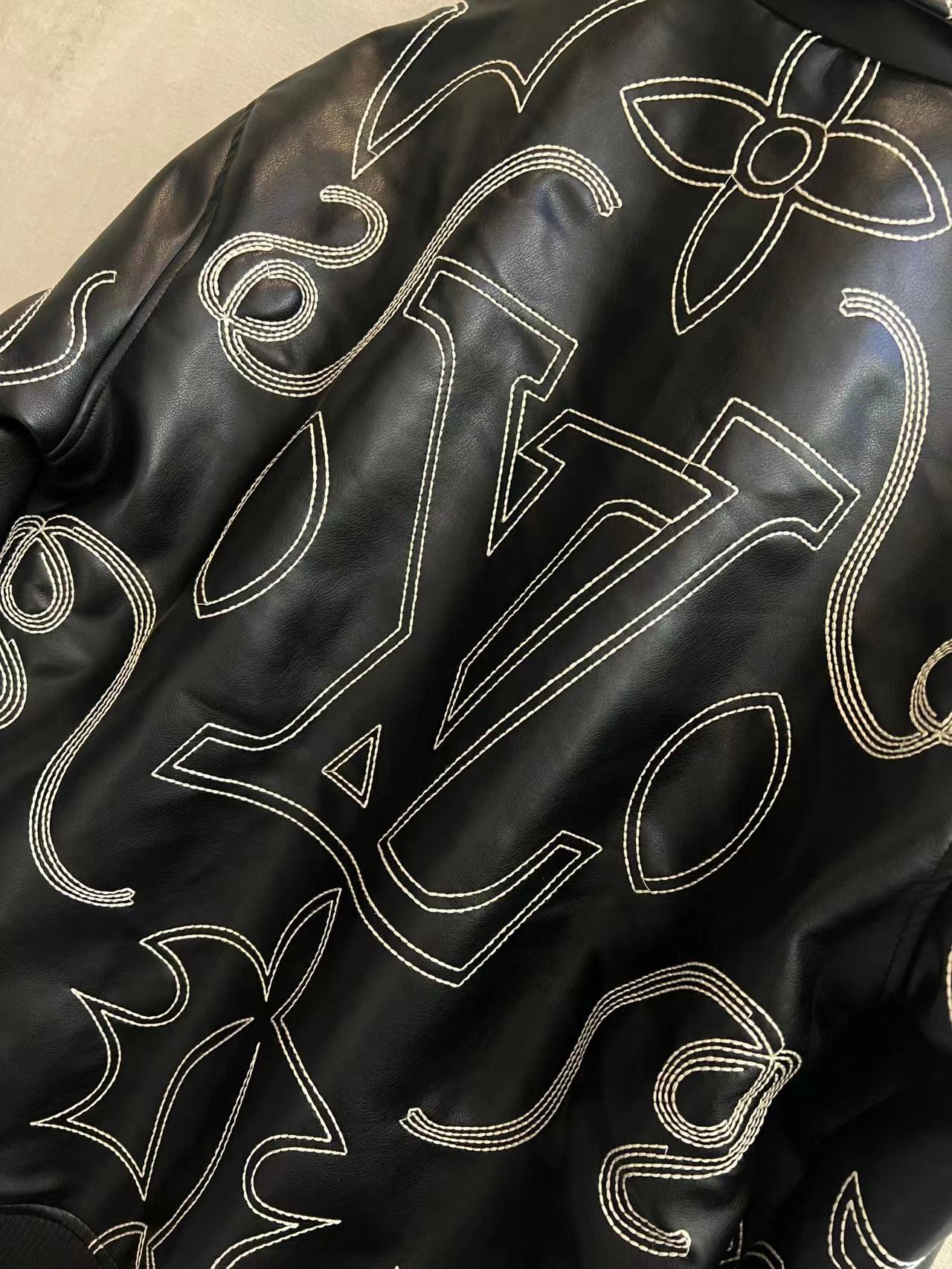 LV Fall/Winter 24 bomber jacket 1824092902