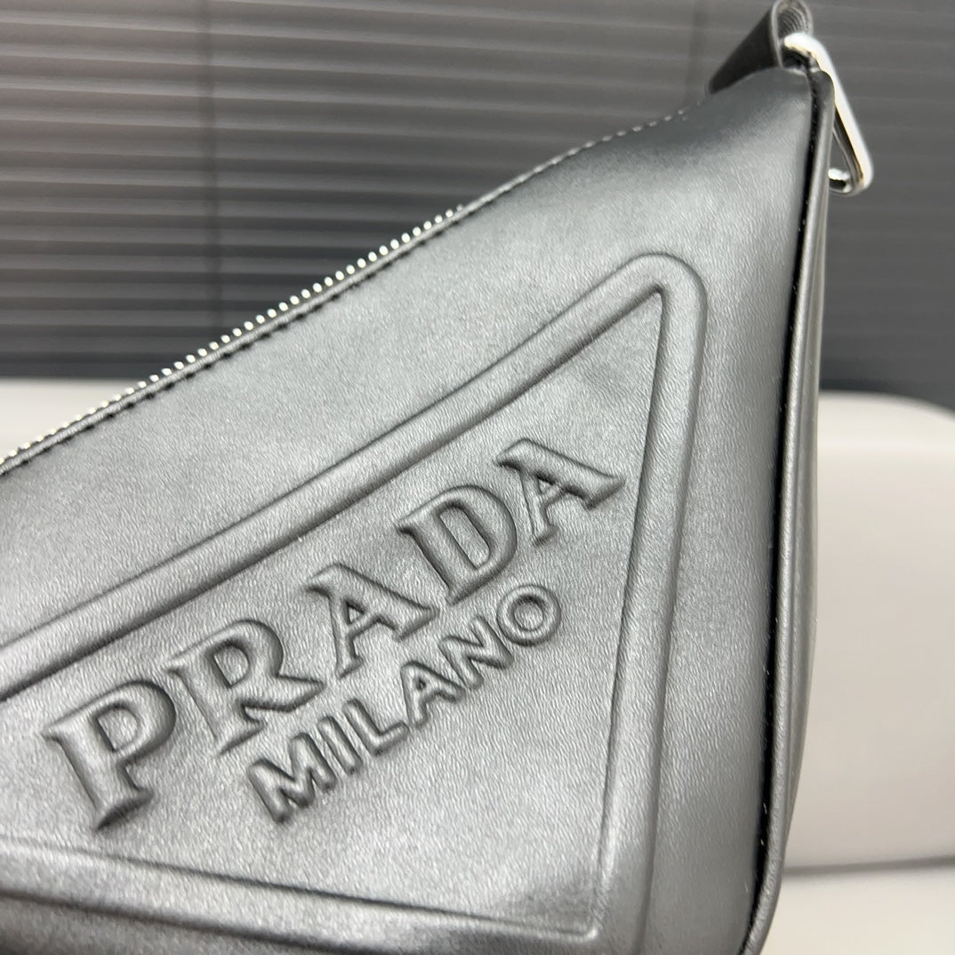 Shoulder triangle bag 1824041112