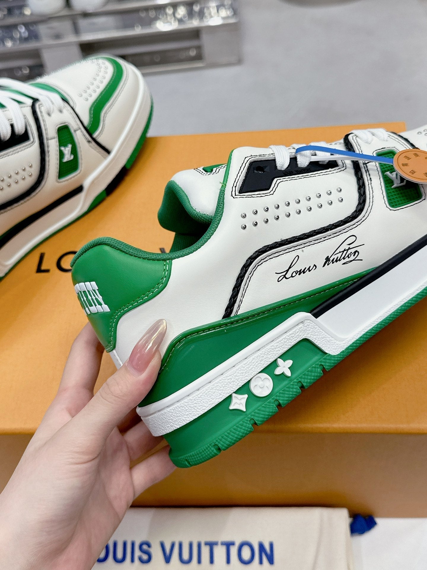 LV Trainer Sneaker 1825041702