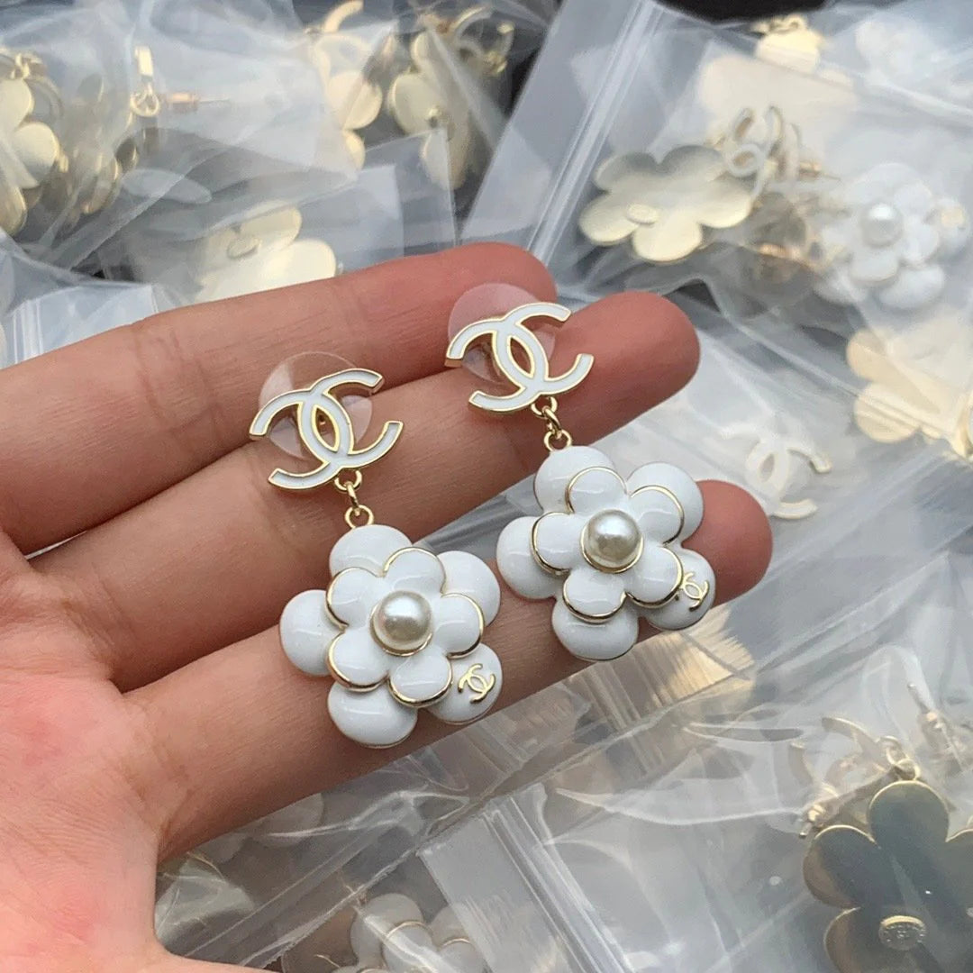 New Enamel Earrings With Heart-shaped Earrings 1024010312