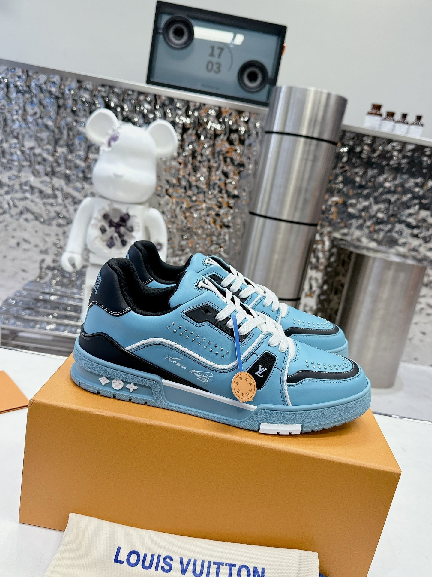 LV Trainer Sneaker 1825041702