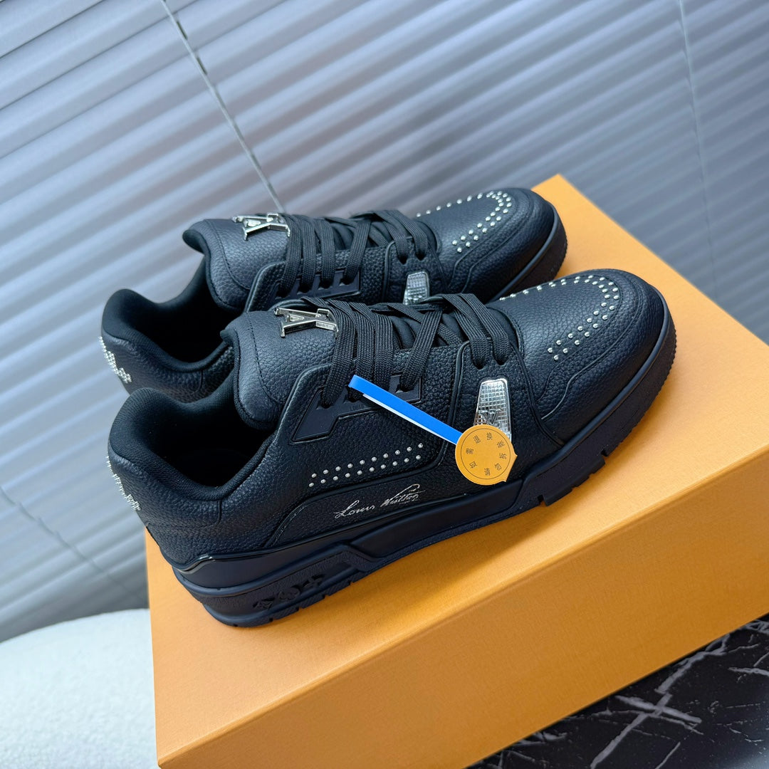 LV Trainer Sneaker 1824120913