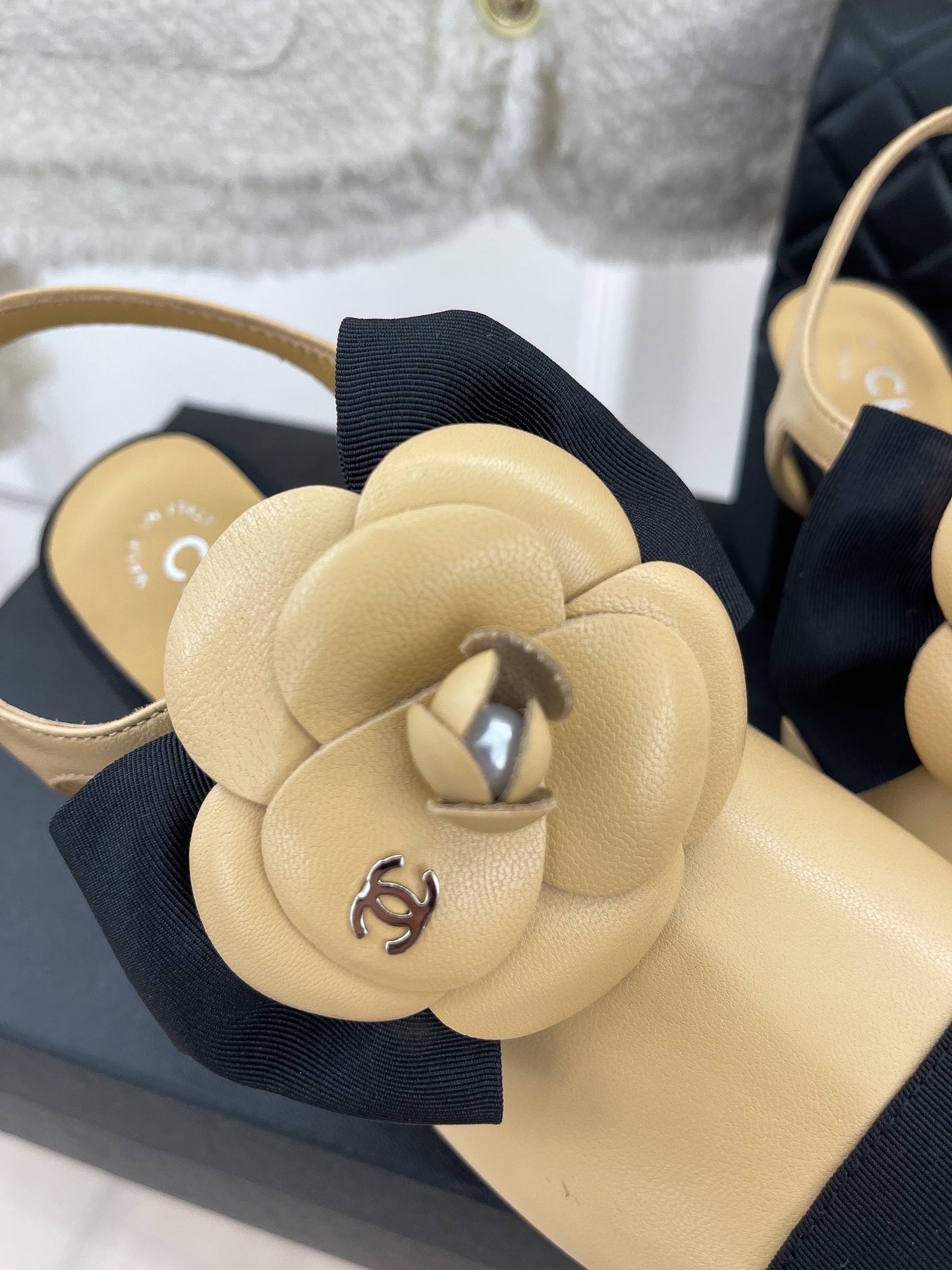 Fashion Versatile Camellia Thick Heels High Heels 1023120404