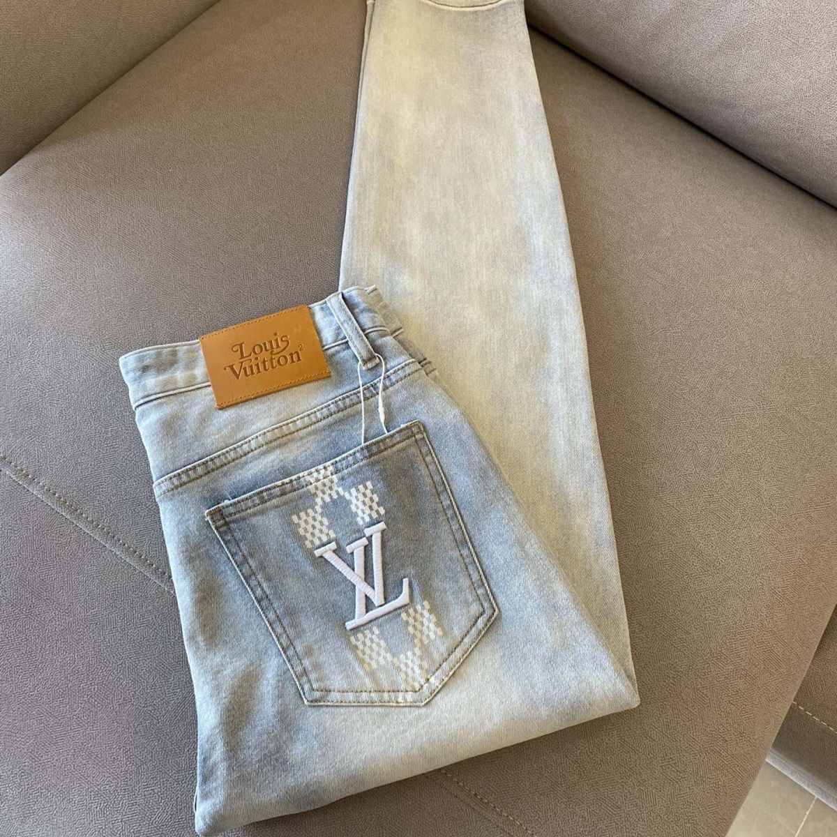 New Letter Embroidered Ripped Trousers 1024051501