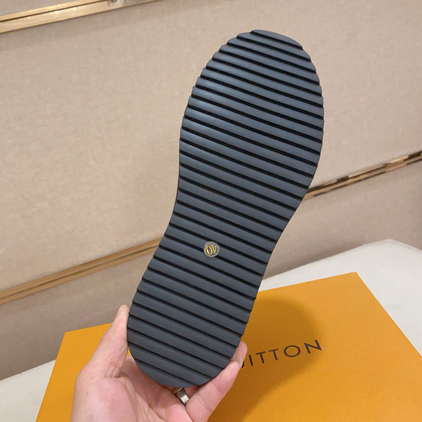 LV Sneaker 1825030301