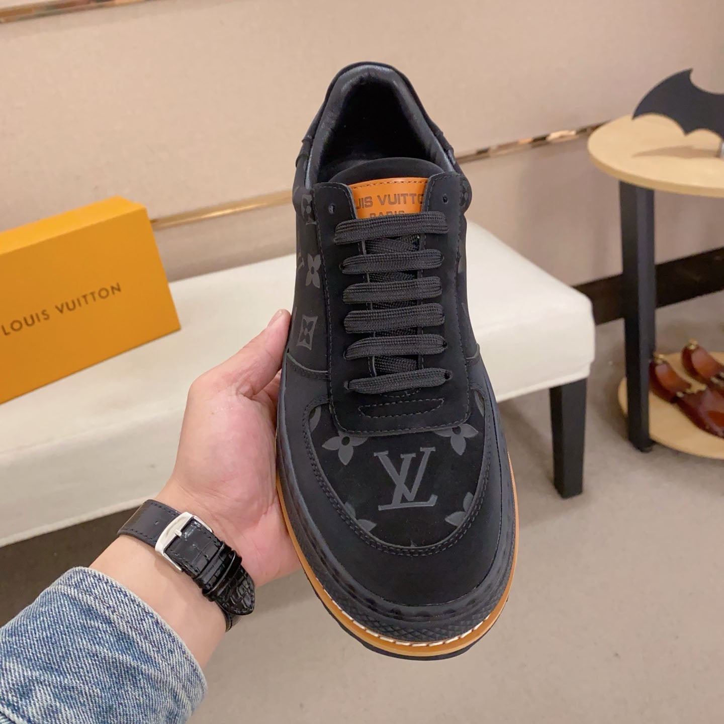 LV Sneaker 1825030301