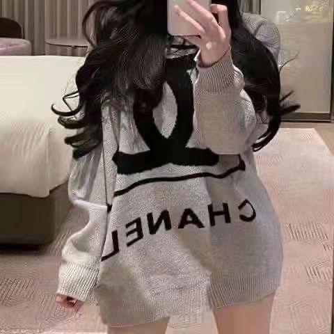 Black And White Contrast Color Letters Jacquard Temperament Loose Long Sweater 10240301YF11