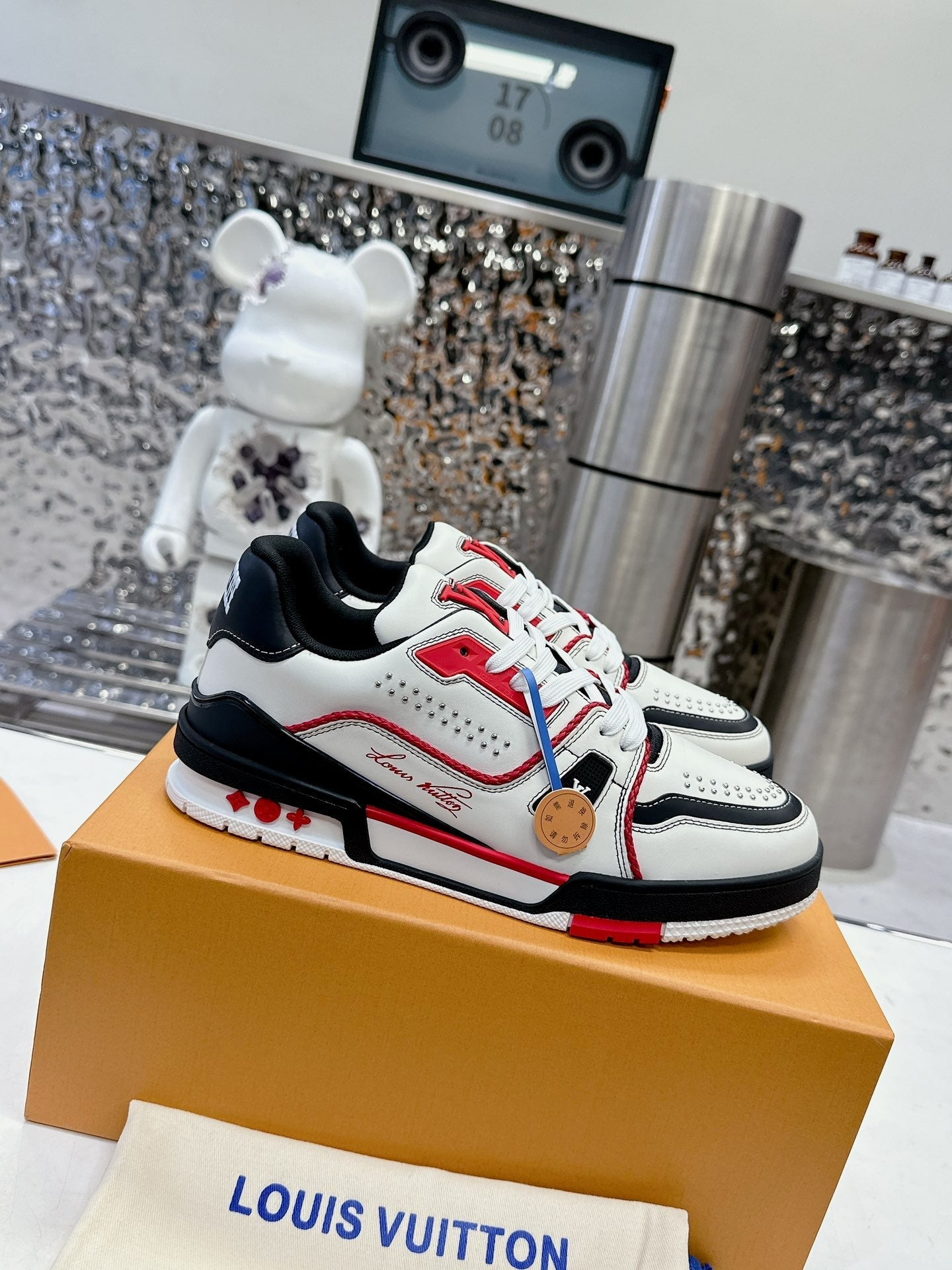 LV Trainer Sneaker 1825041702