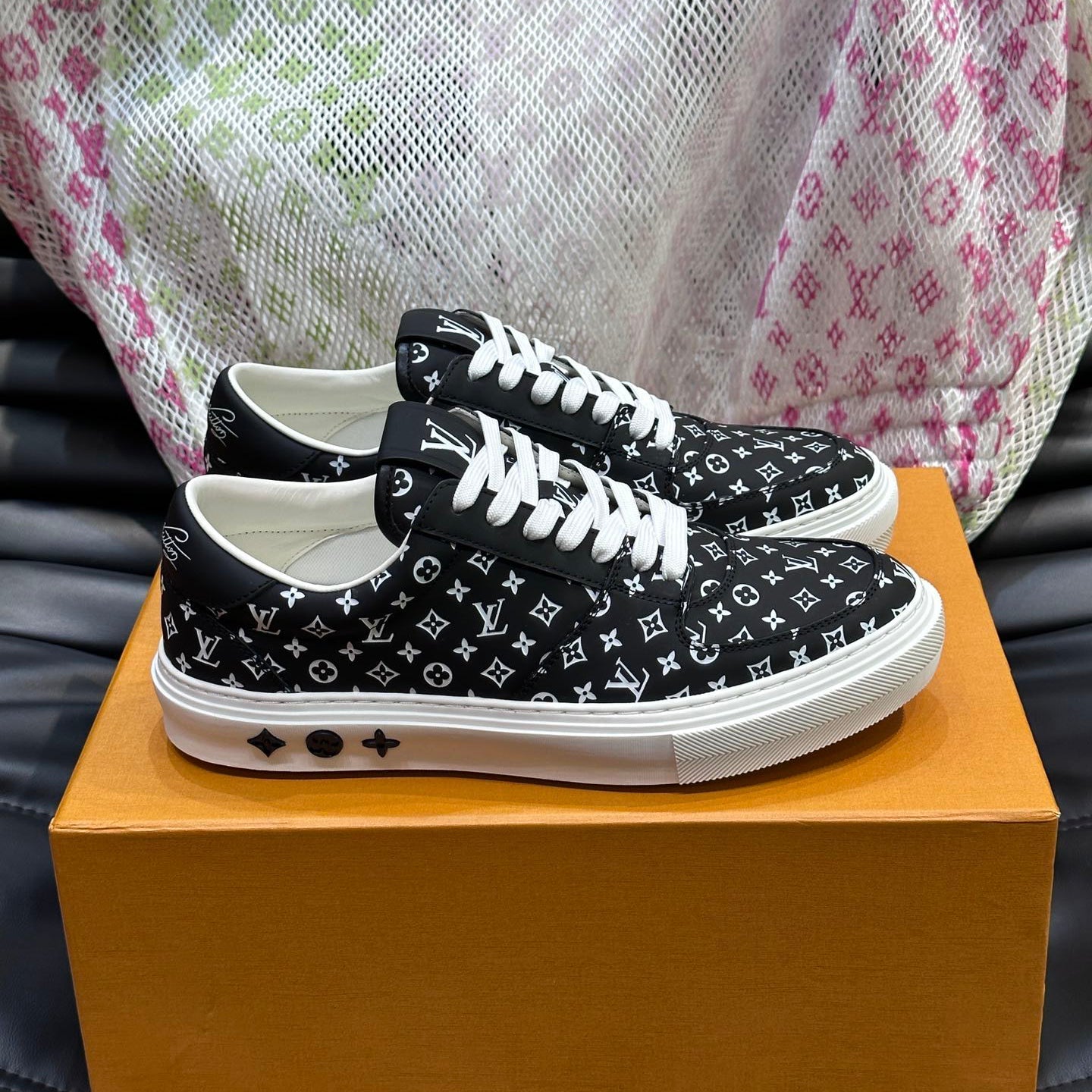 L Embossed Casual Sneakers 1824070205