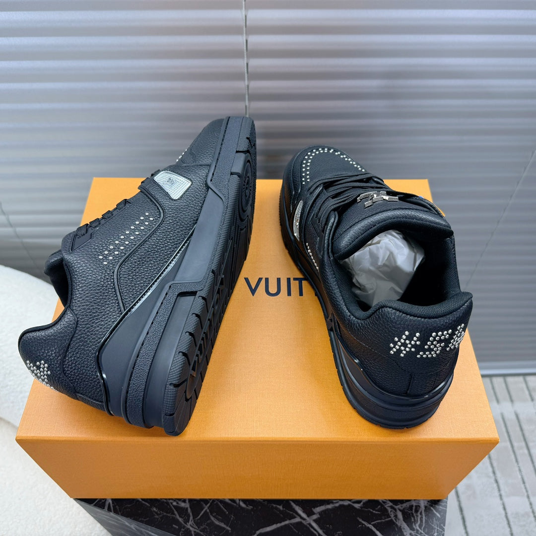 LV Trainer Sneaker 1824120913