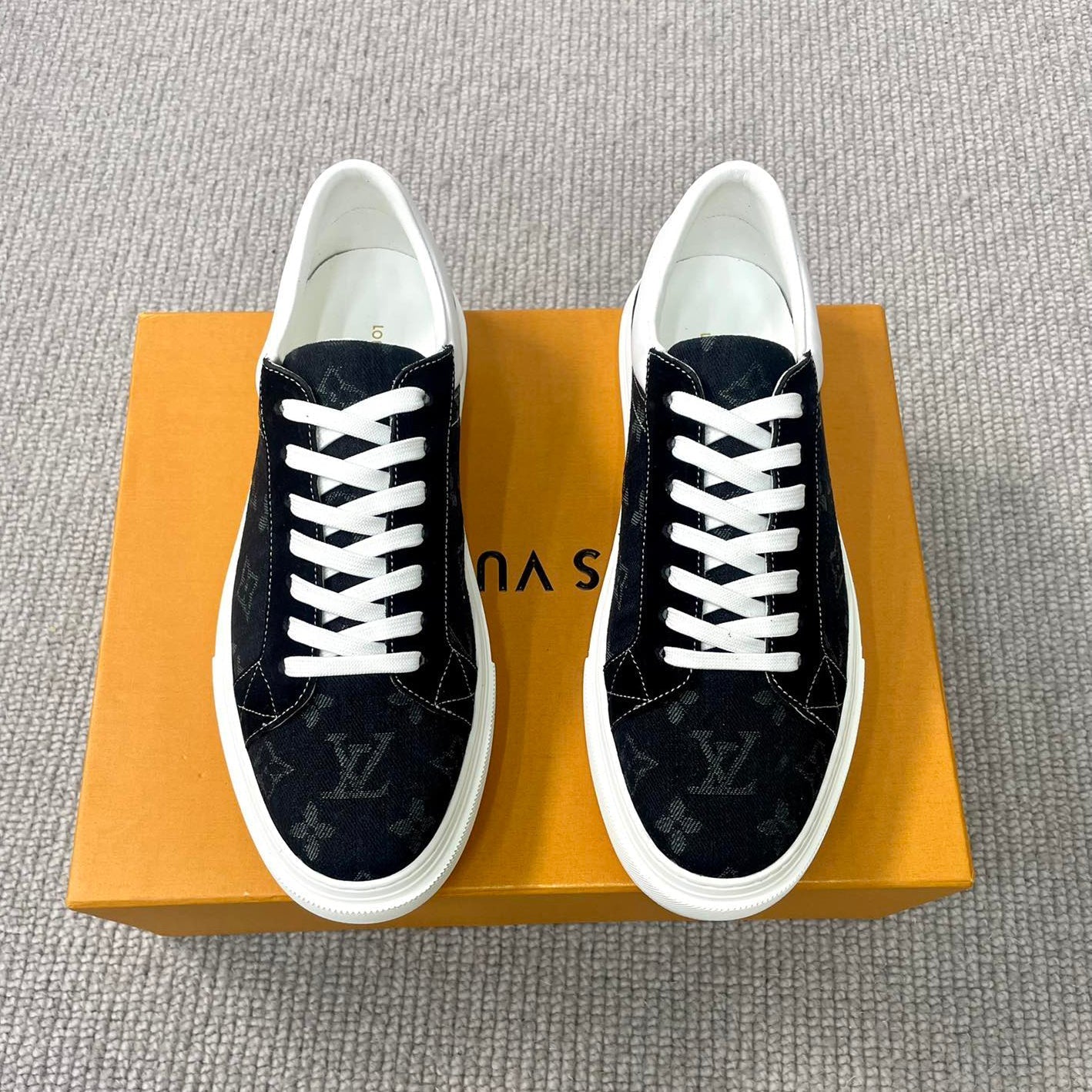L fashionable casual sneakers 1824070203