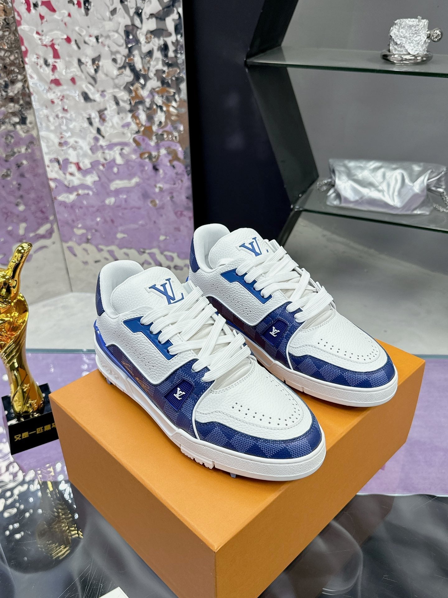 LV Trainer Sneaker 1824120916