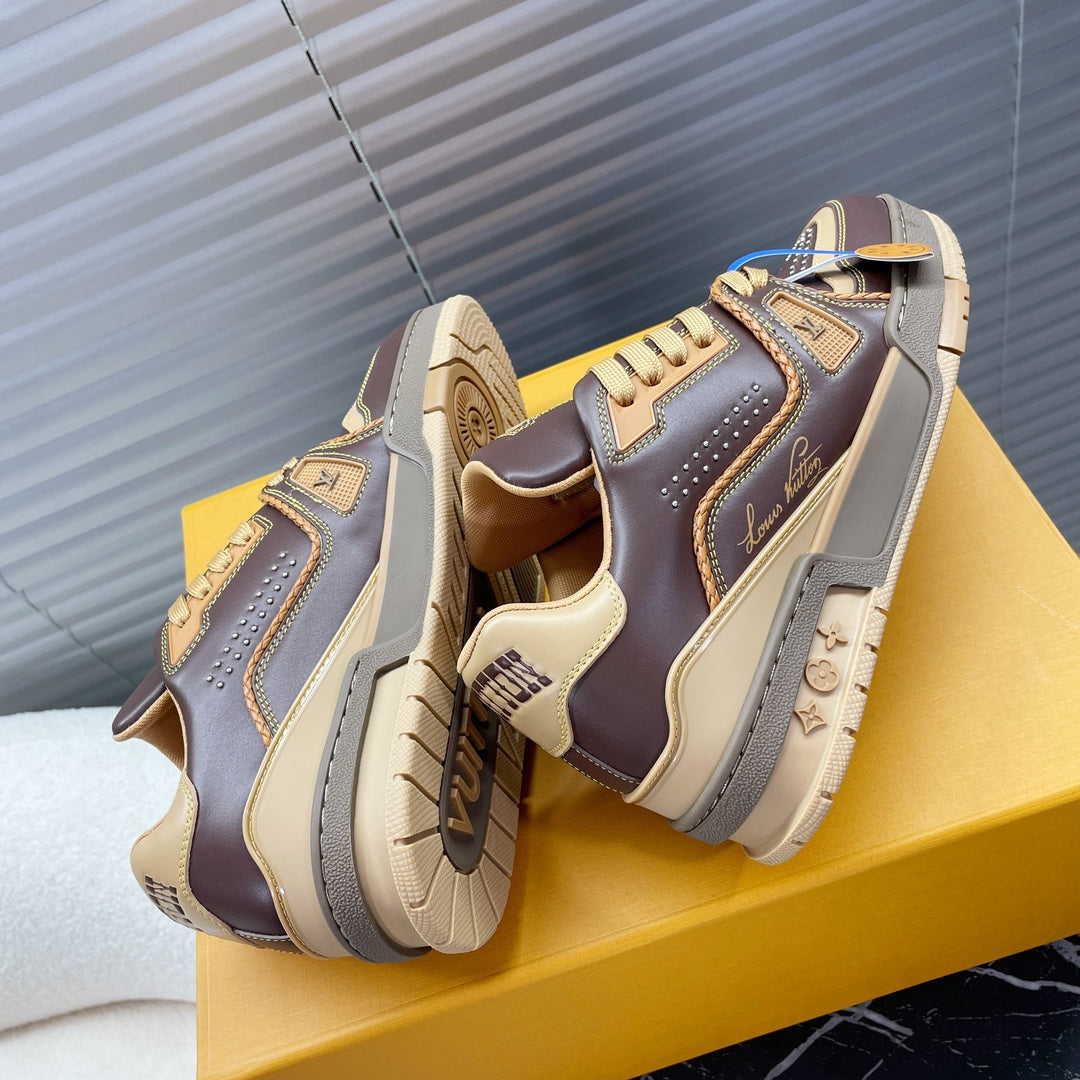 LV Trainer Sneaker 1824120913