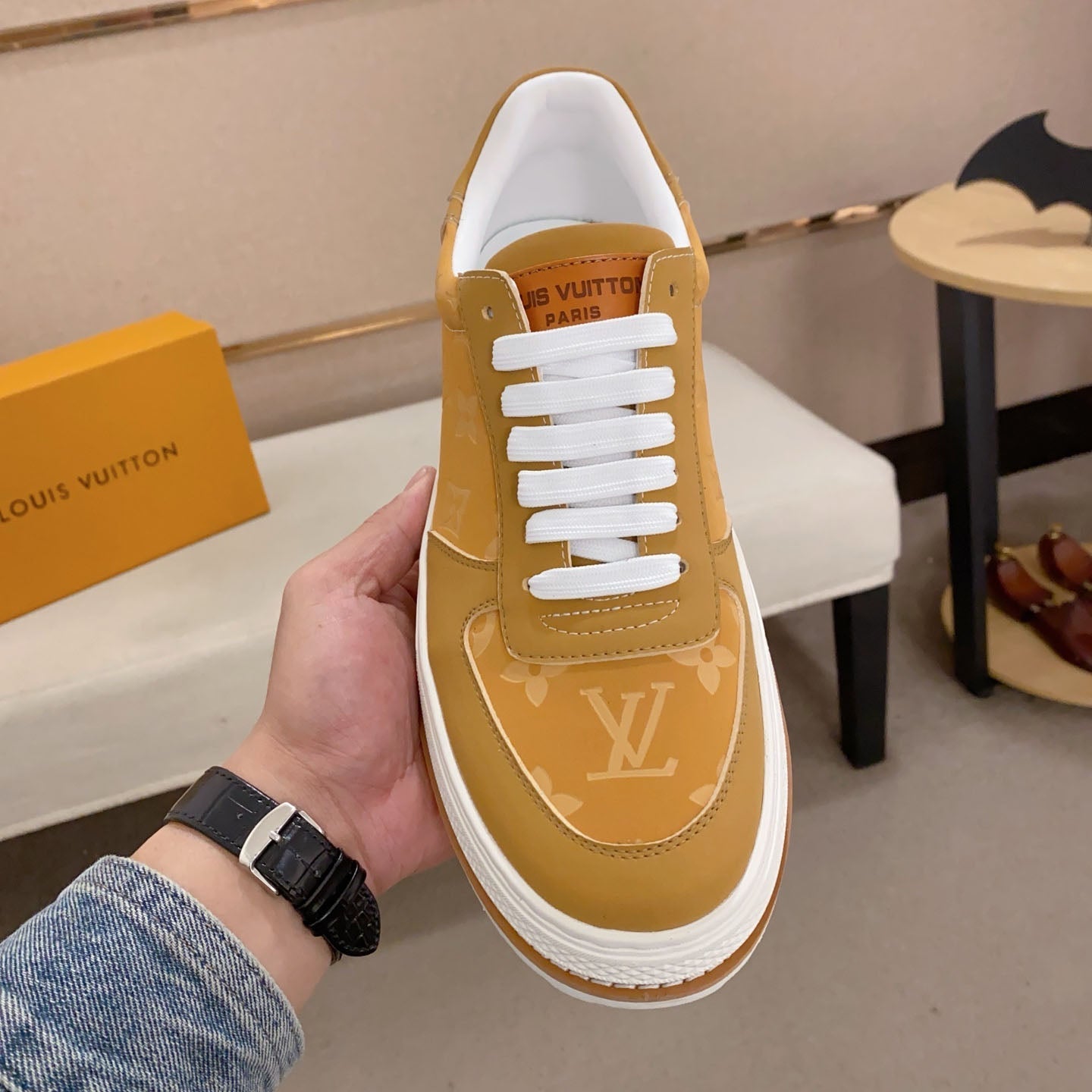 LV Sneaker 1825030301