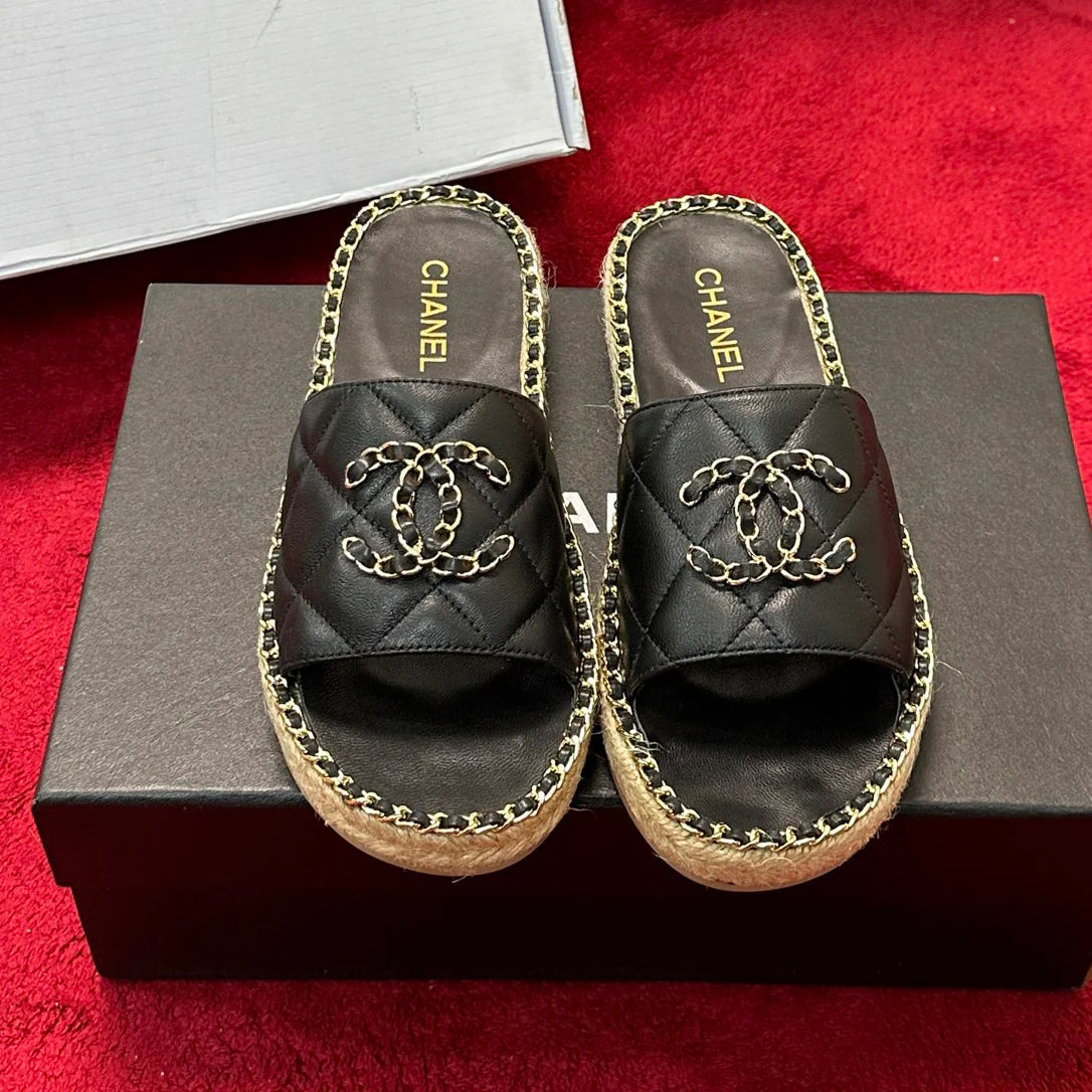 Luxury New Chain Flat Slippers 1025031912