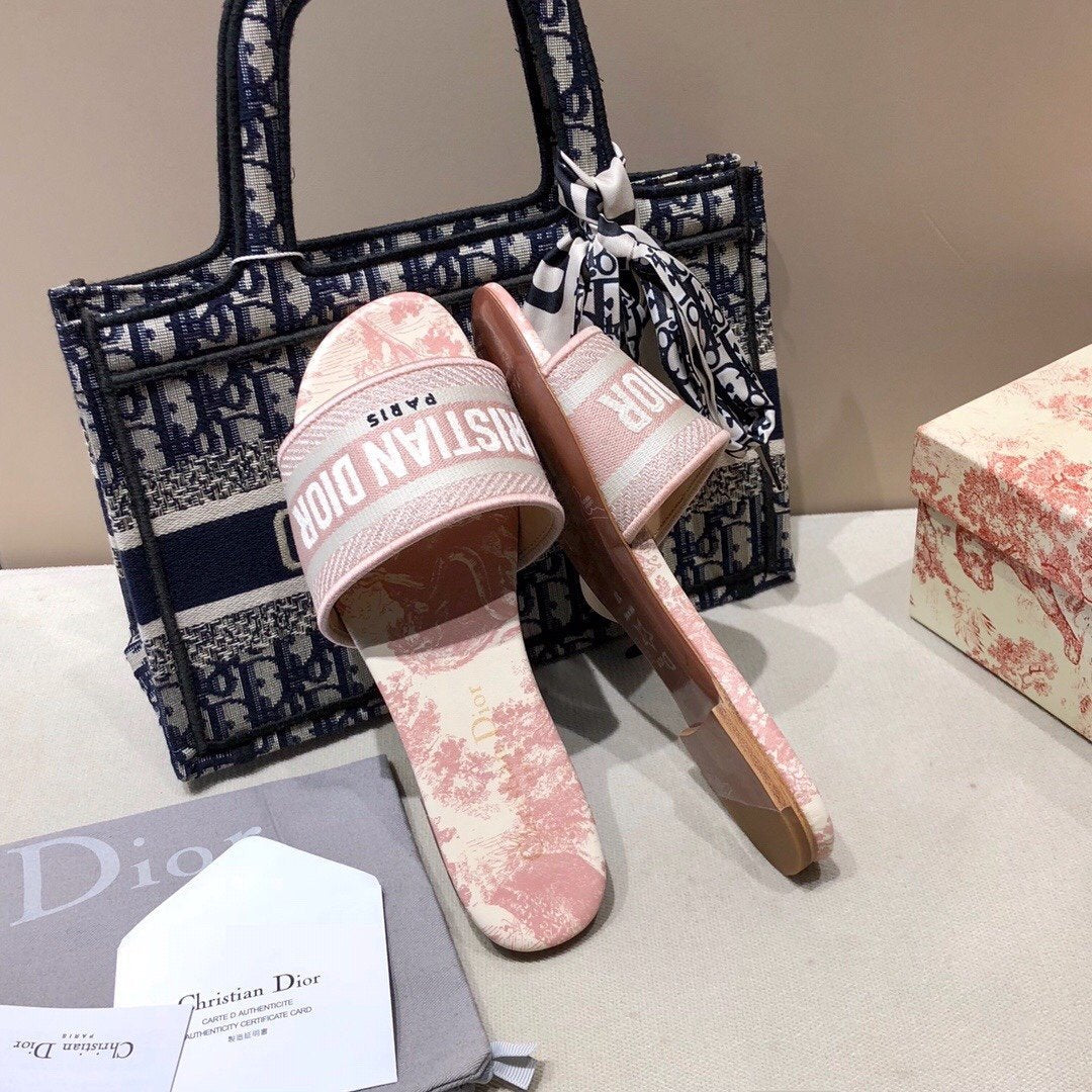 Jacquard Embroidered Slippers