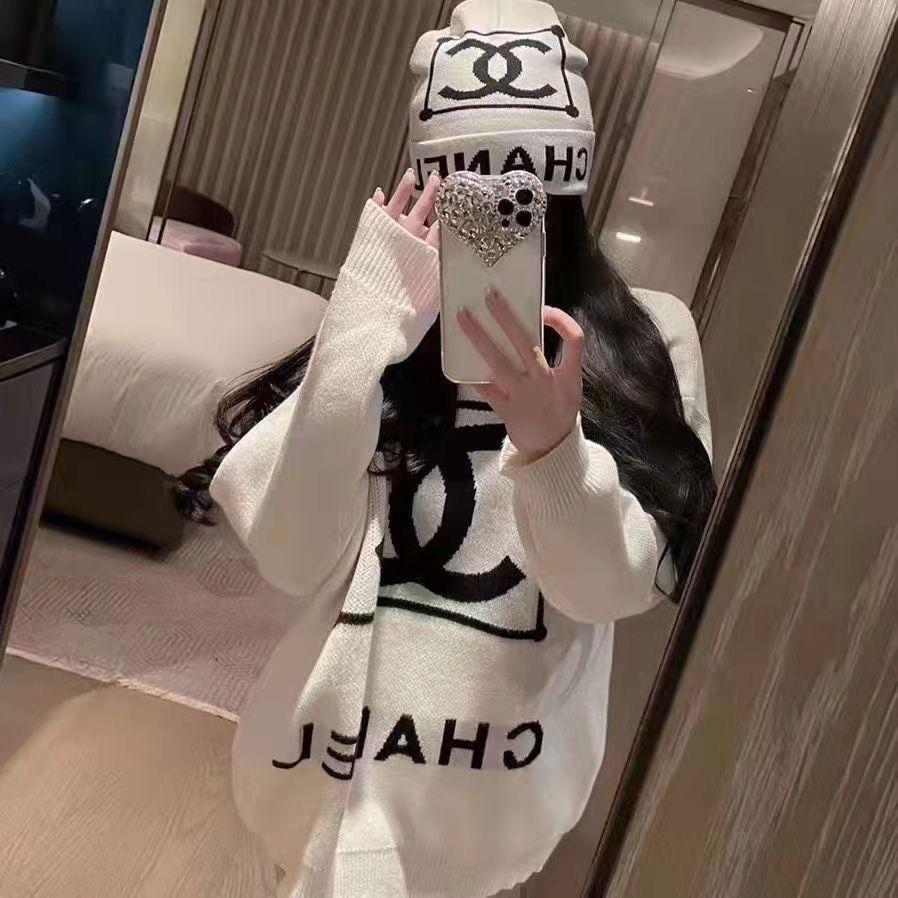 Black And White Contrast Color Letters Jacquard Temperament Loose Long Sweater 10240301YF11