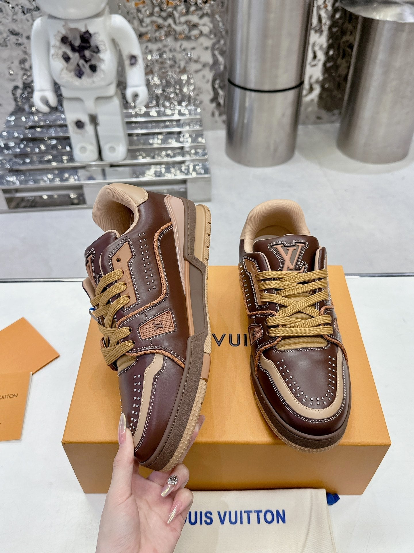 LV Trainer Sneaker 1825041702