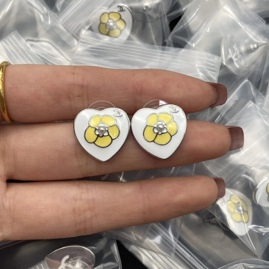 New Enamel Earrings With Heart-shaped Earrings 1024010312