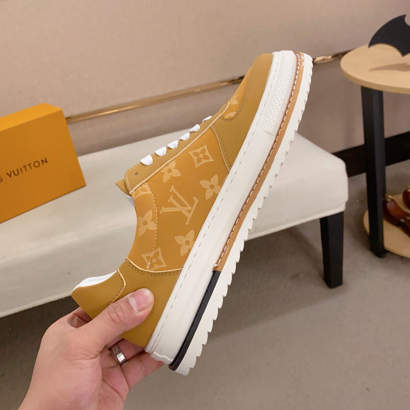 LV Sneaker 1825030301