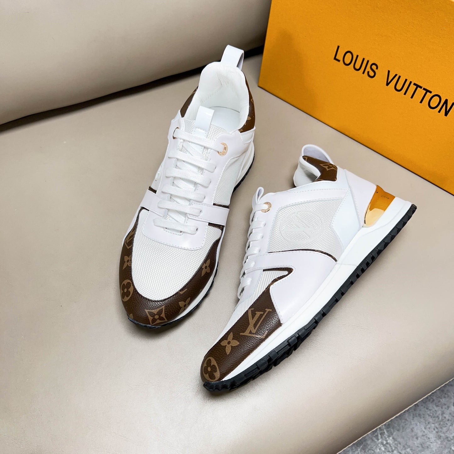 LV sneaker 1825052221