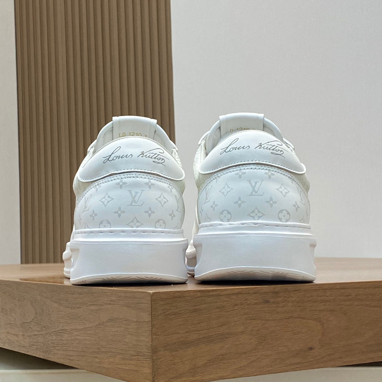 LV Sneaker 1825052109