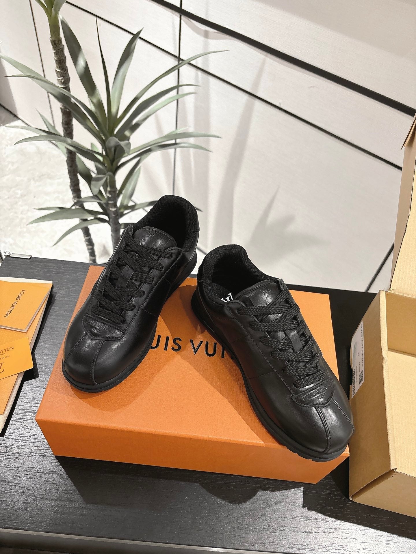 LV Sneaker 1825060605