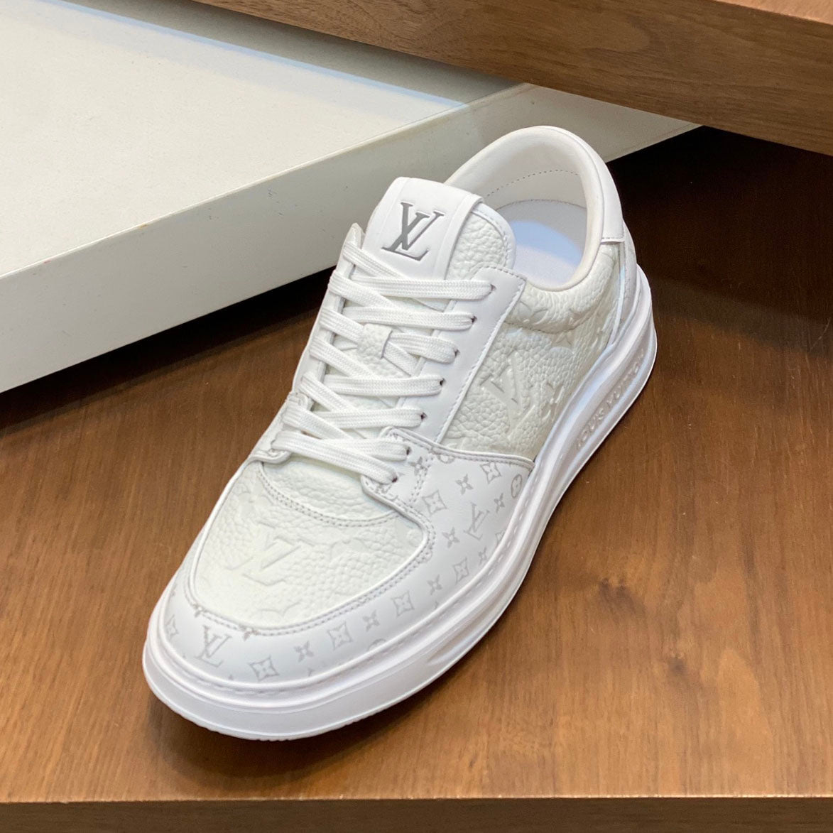 LV Sneaker 1825052109