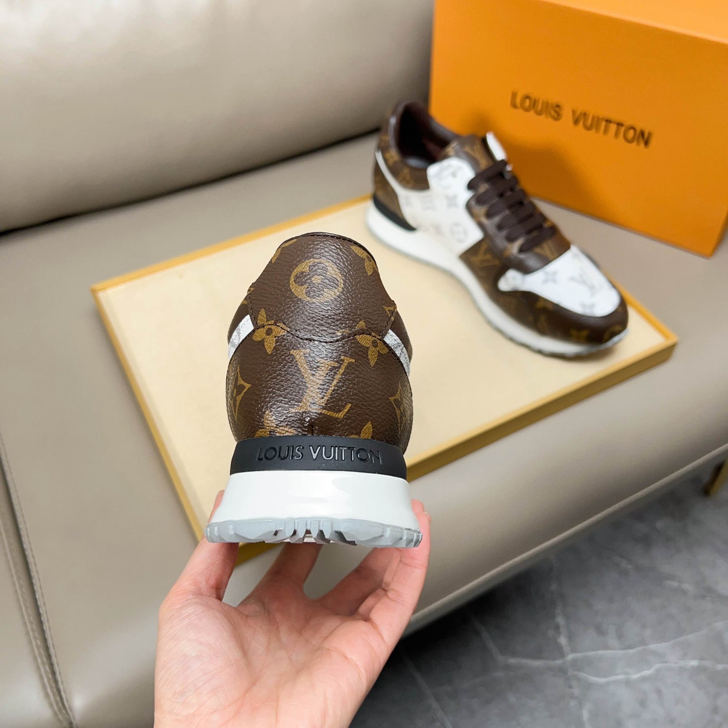 LV sneaker 1825052220