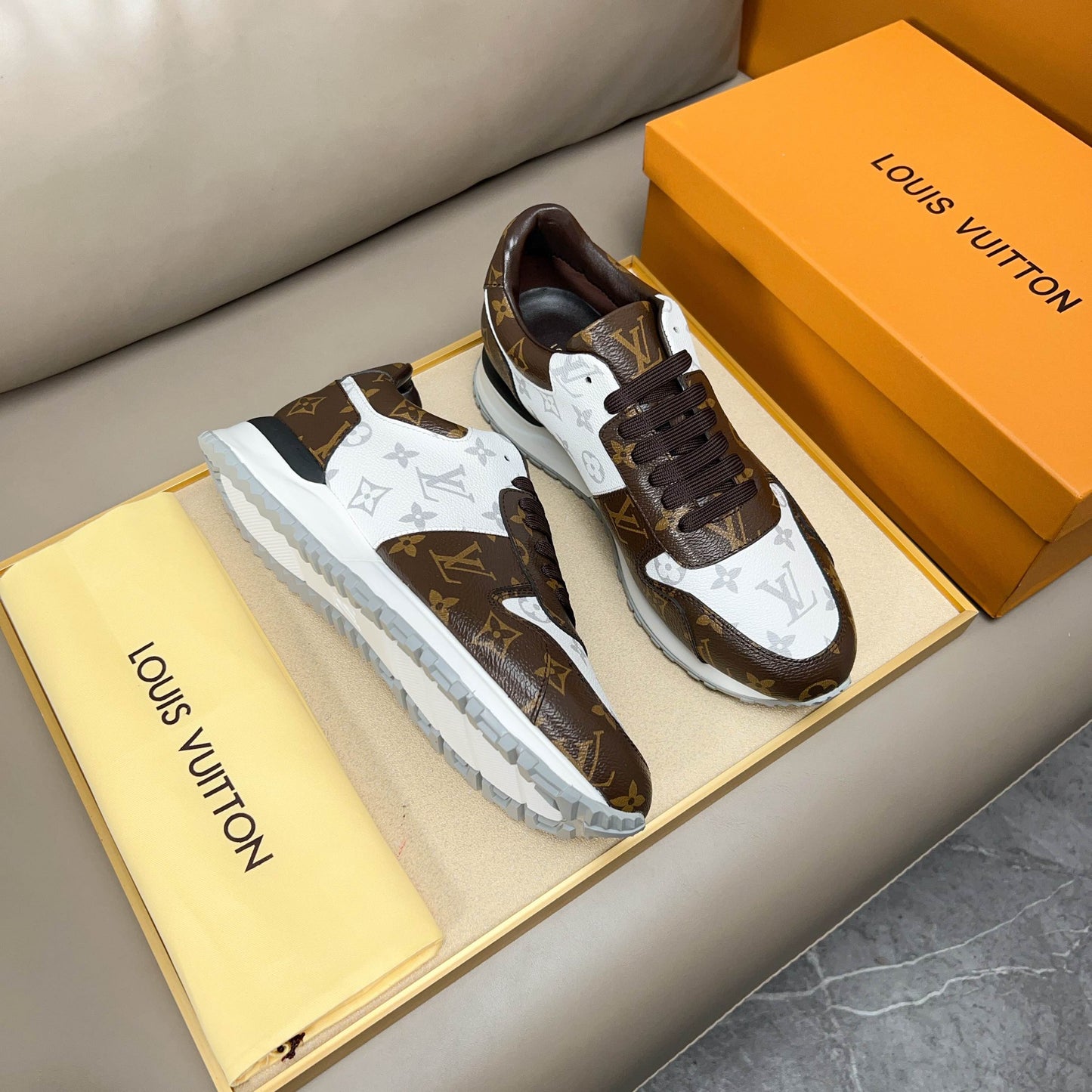 LV sneaker 1825052220