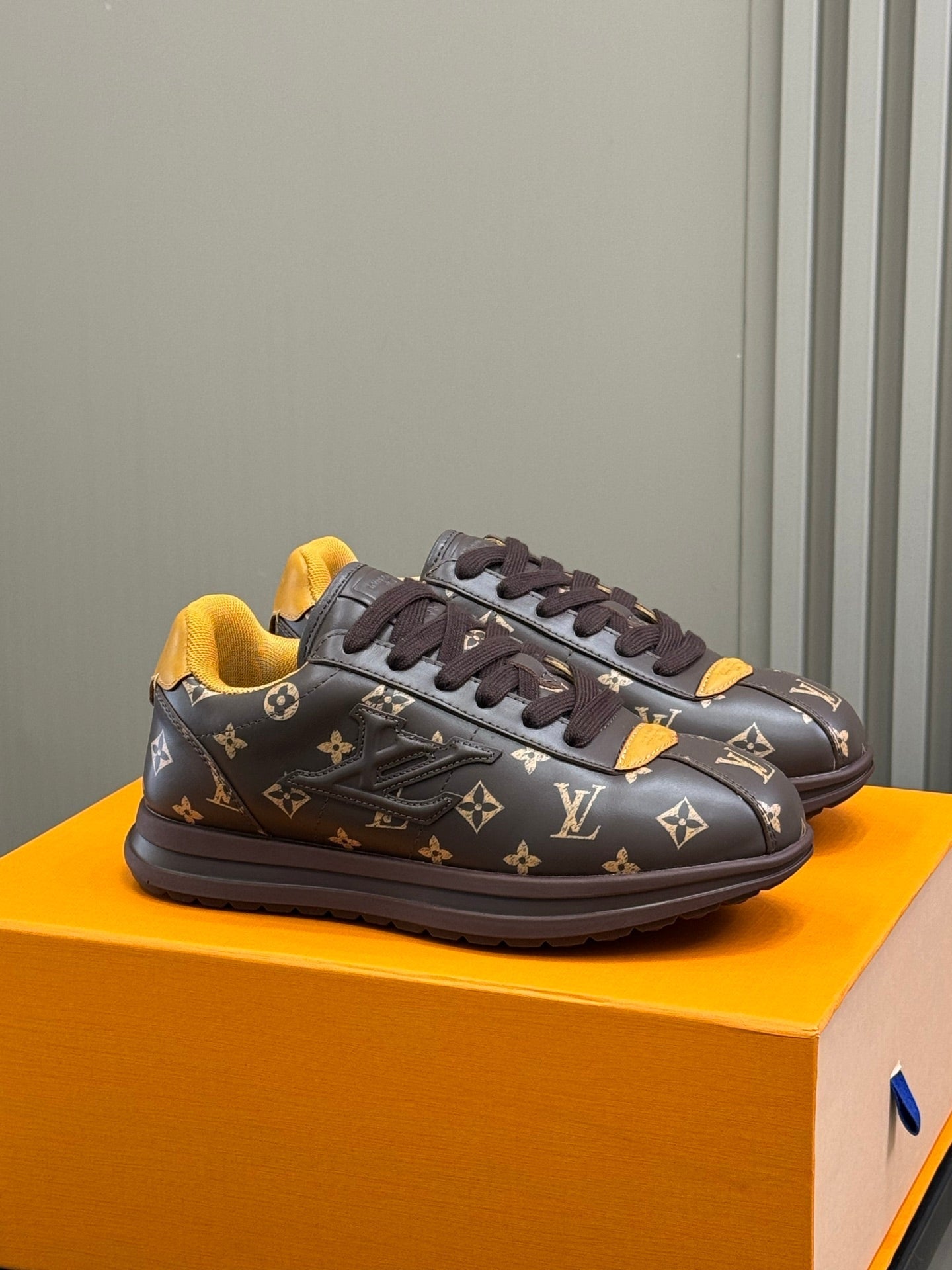 LV Sneaker 1825060605
