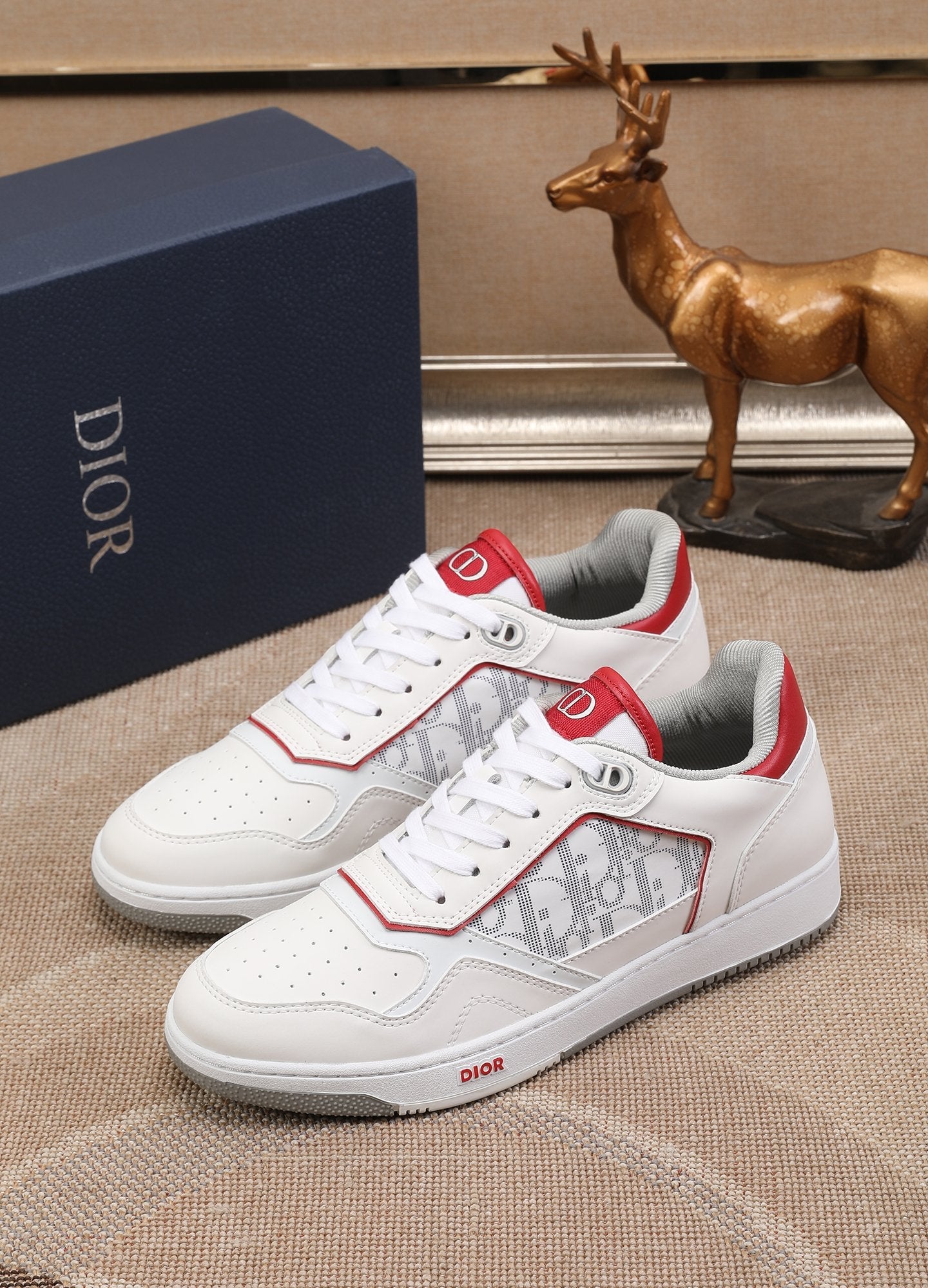 CD B27 Low Top Oblique Sneaker 1825052704