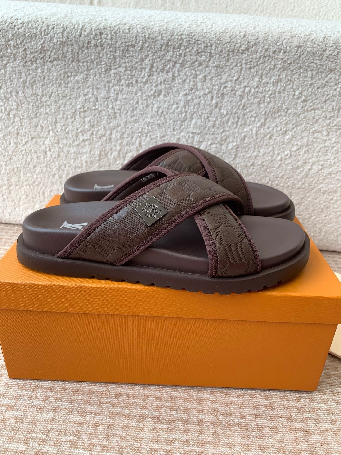 LV Beach slippers 1825052202